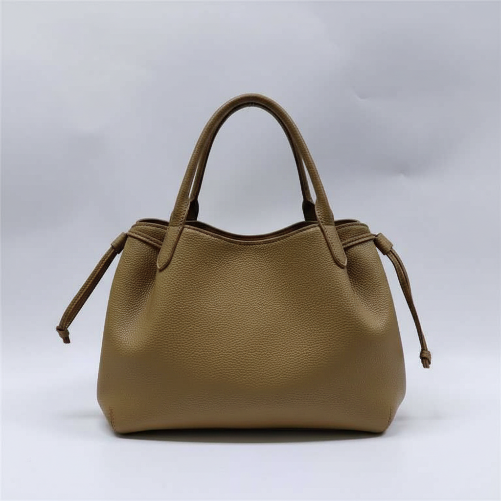 Sac brun vue face fond blanc
